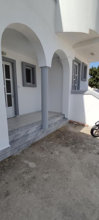 Simplicity Marmari  Bilik gambar